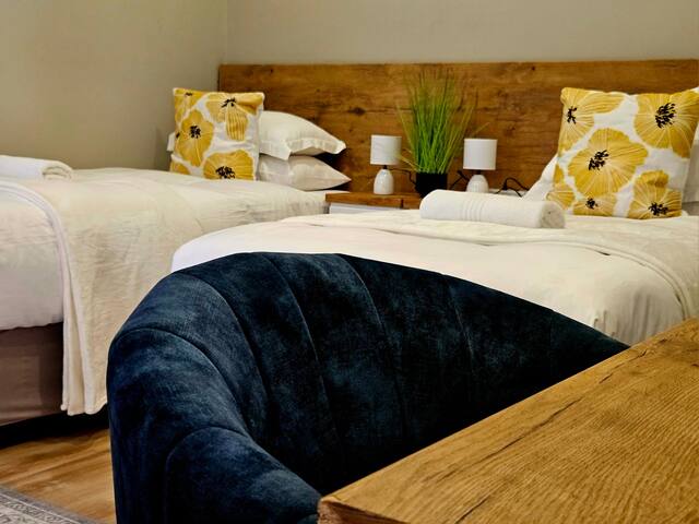 Room 6 – Deluxe Family Room gallery image 4