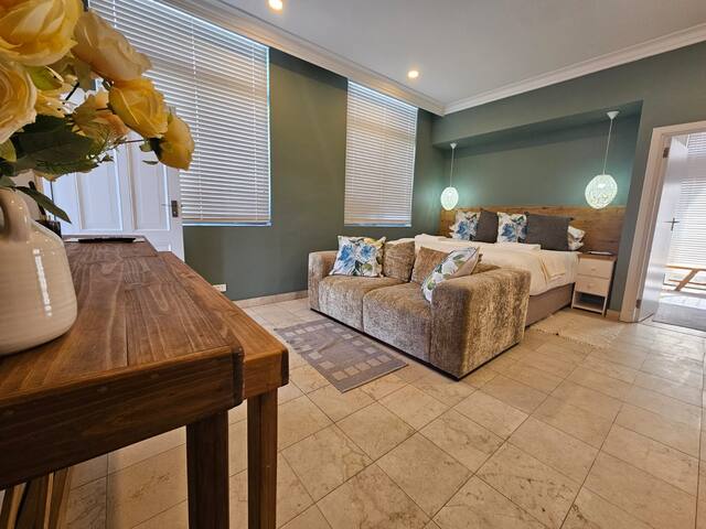 Room 6 – Deluxe Family Room gallery image 2