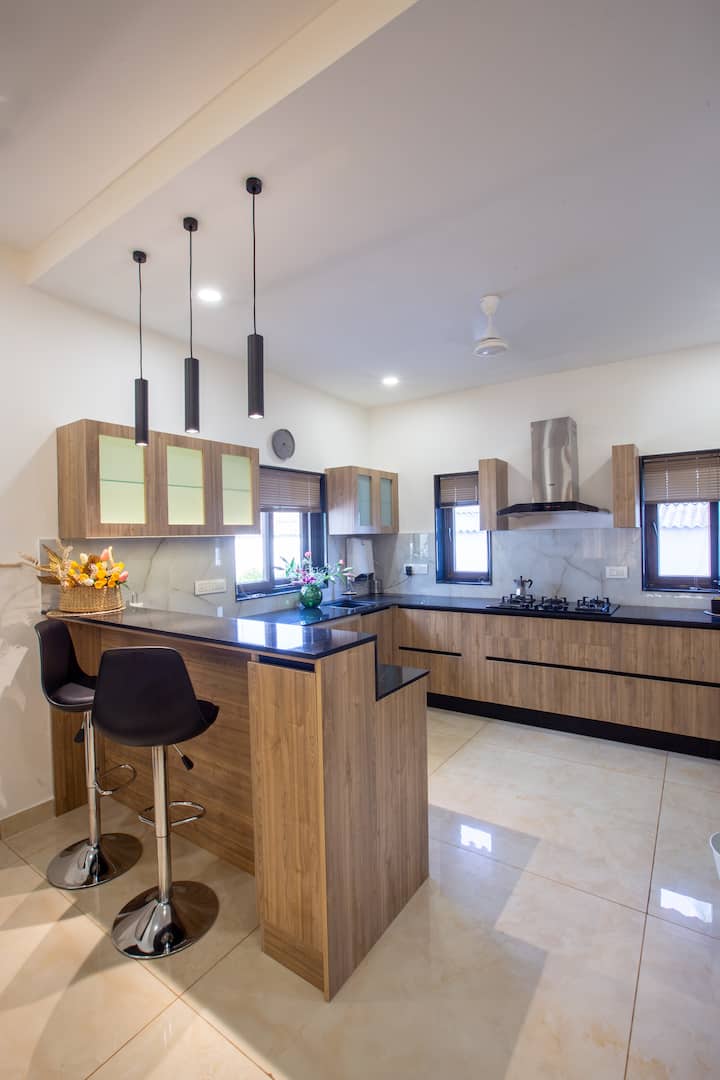 Full kitchen image 2