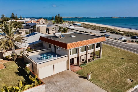 Coastal Sunset Paradise! 8 Beds Beach Front&Kayaks