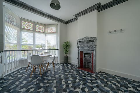Top Airbnb: McCartney Suite at Casbah Coffee Club Suites in Knowsley