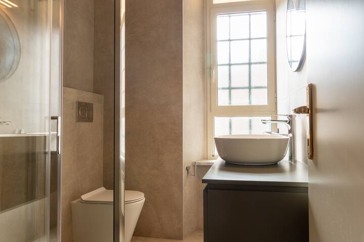 Renovated Apt Next to St. Peter gallery image 4