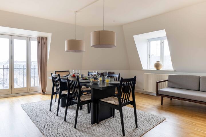 Amazing City Skyline View & Direct Entry Elevator gallery image 3