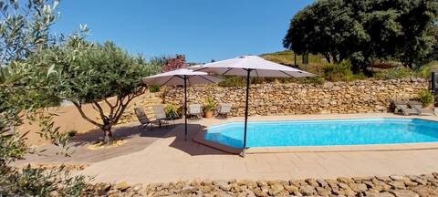 Provençal house with pool