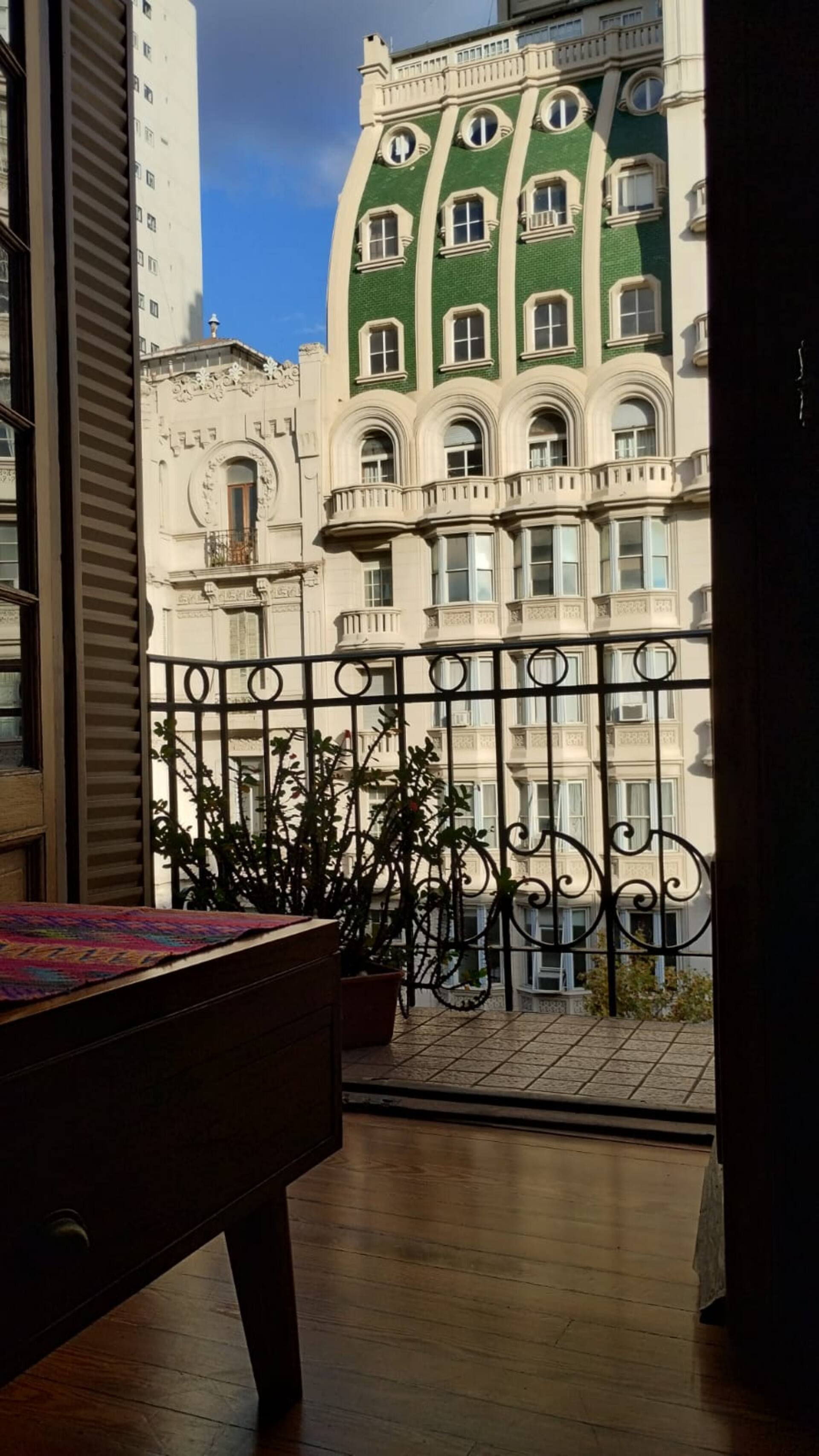 Two-bedroom apartment with patio and grill in Monserrat