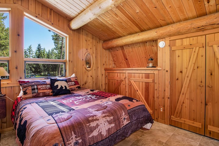 Cama tamaño queen en loft