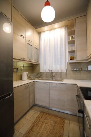 5′ walk to Acropolis Entrance, Plaka Apartment gallery image 4