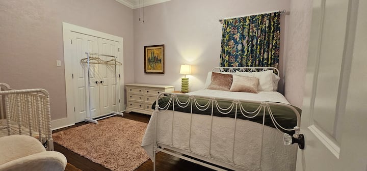 Bračni krevet (160x200). Krevetić. 