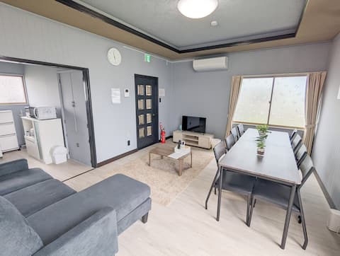 close to sightseeing mall and seaport!