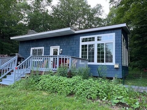 Bright airy cottage w/ lake view