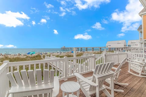 Seaside Sands - True Beachfront - Near the pier!