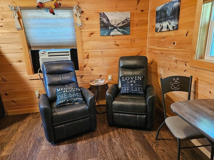 Lake Front Cabin W/ Private Dock - Dandridge, TN