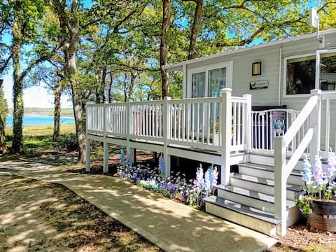 Peaceful Bay View Chalet,Pet Friendly, Own Parking