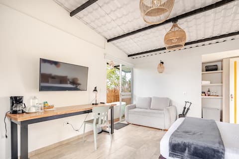 Popular Airbnb listing: Charming cabin in the best location in Circasia