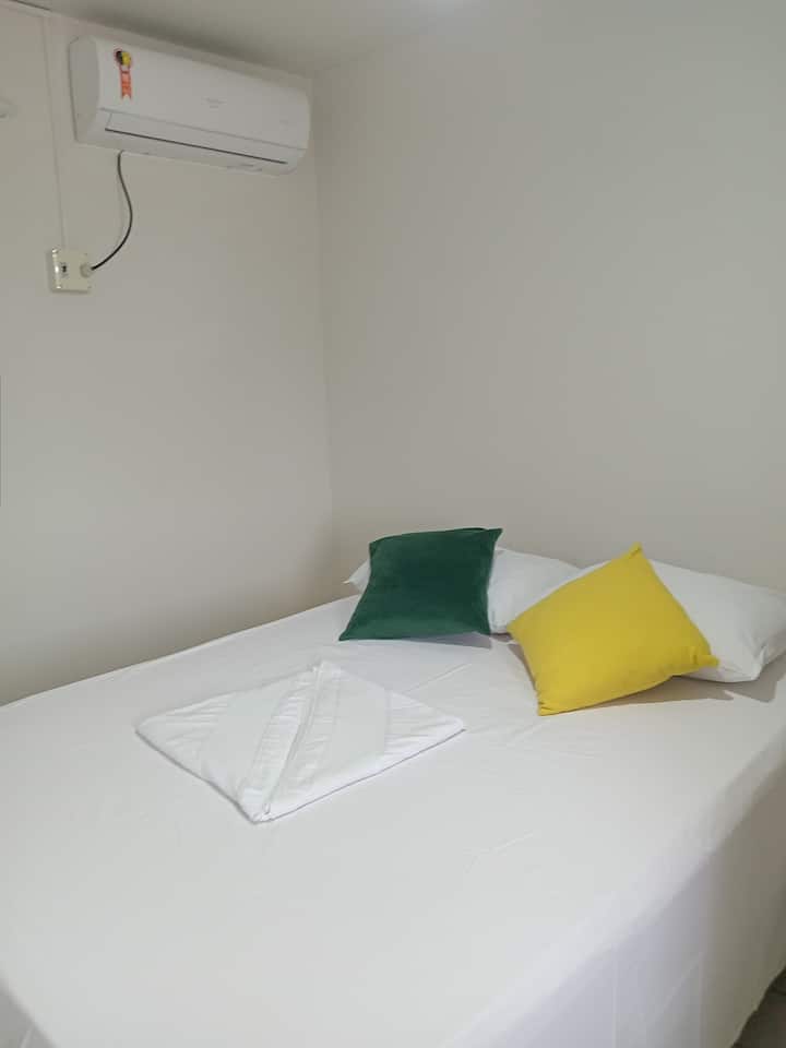 zimmer mit Air-TV und WLAN...