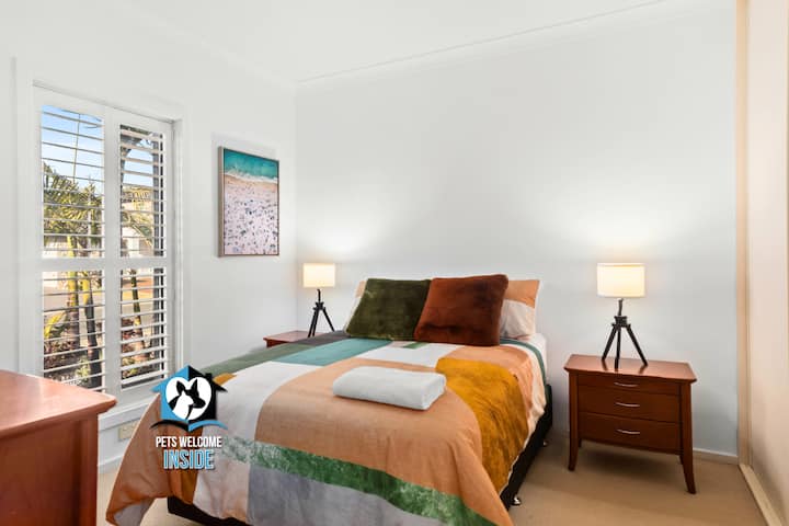 Prostrane spavaće sobe, svaka s velikim ugrađenim ormarom