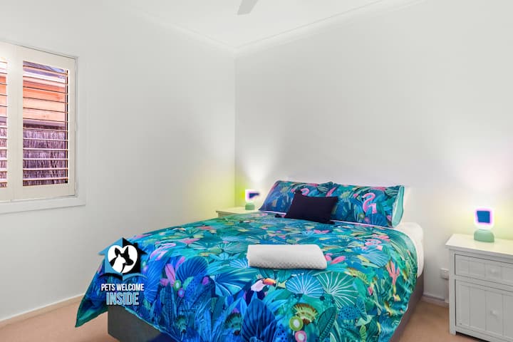 Prostrane spavaće sobe, svaka s velikim ugrađenim ormarom