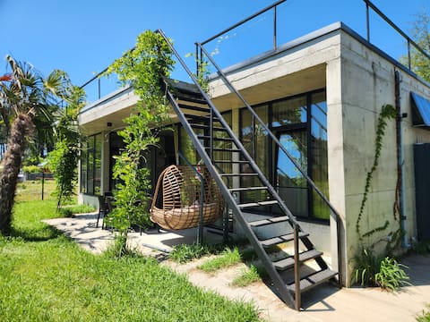 Nina's  house & Yard  200m from beach (Kaprovani)