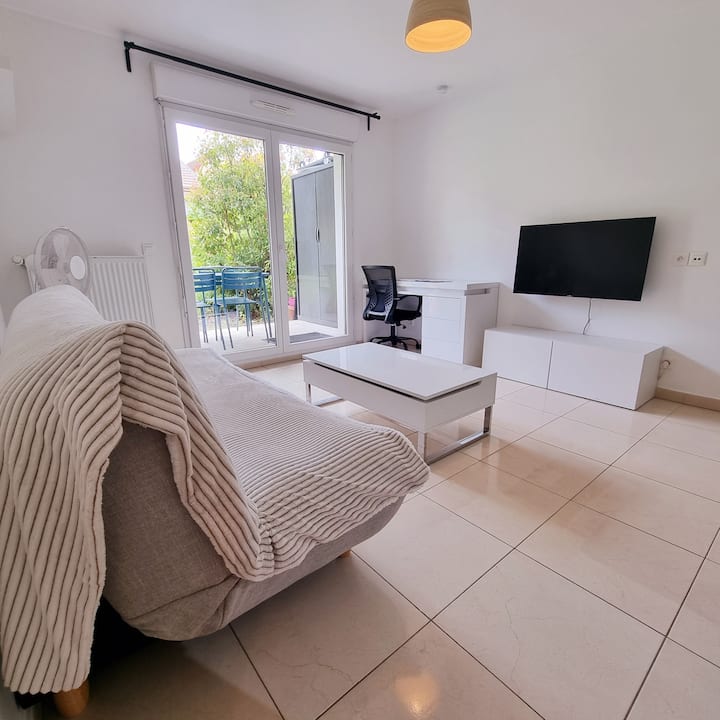 T2 Paris Disneyland Jardin Parking - ibis Nogent Sur Marne