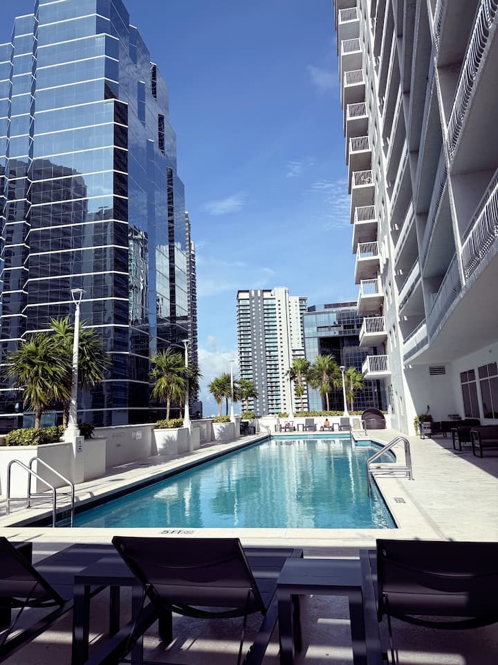 Luxury Brickell Apartment  Free Parking  Pool - Miami, FL