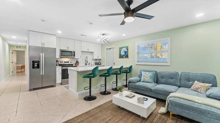 Shark Tank: Steps To Beach & Dining – Prime Spot - Cocoa Beach, FL