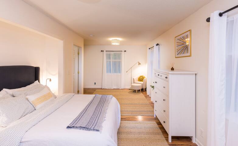 The Green House. Walkable to everything. gallery image 5