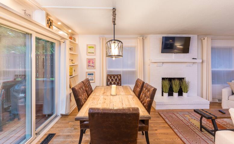 The Green House. Walkable to everything. gallery image 4