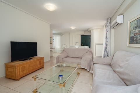 Successful Airbnb property: Neo Faliro Metro Stadium Suite 1 in Νέο Φάληρο