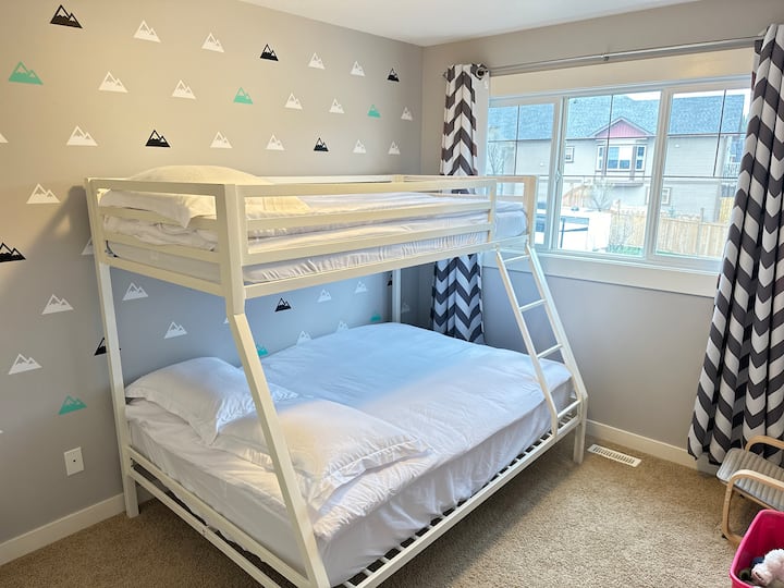 litera doble sobre litera doble en el nivel superior