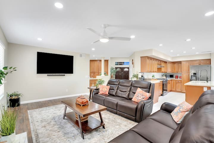 Upscale Family & Group Friendly Spacious Home - Poway, CA
