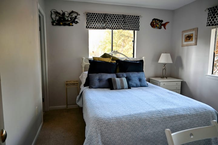 Dhomë gjumi master me krevat dopio "Queen"