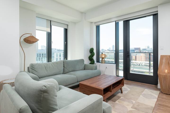 Luxury Apartment w King Bed, Shared Pool & Rooftop gallery image 3