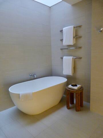 Beachside Lennox 1 gallery image 3