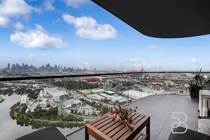 River & City SkyLine 180 View (Sub Penhouse)