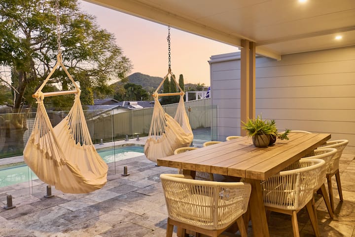Spacious Coastal Retreat With Pool - Port Stephens