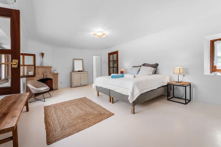 Schlafzimmer 1