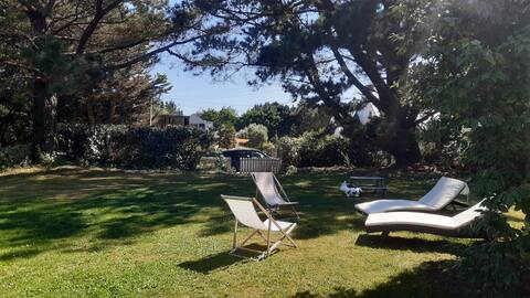 Cabellou: house 9 beds, 120 m from the beach!