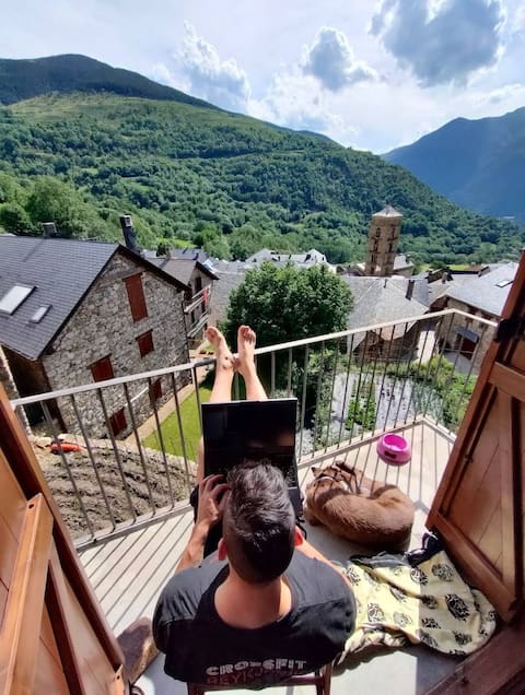 Duplex with balcony and panoramic views of Vall de Boí
