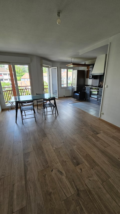 T3 complete with 2 car parks 2 steps from Geneva