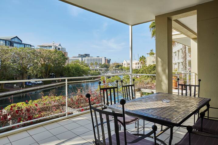 102 Ellesmere Marina Waterfront King bed gallery image 4