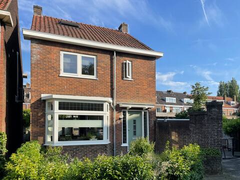 Spacious and stylish home near the city center