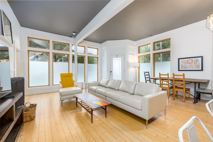 Huge & Sunny 16 BD Home~Arcade~Event Space~Theater gallery image 2