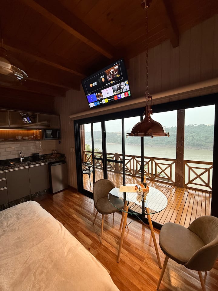 Ambienti yt. Nxito para se të mbushet.