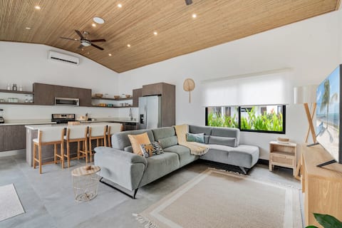 CU20: Modern Beach Home w/Guest House & Pvt. Pool