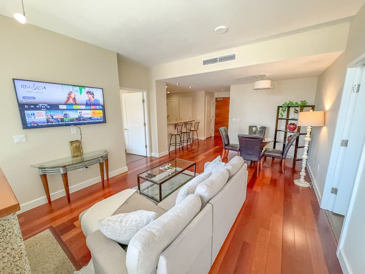 Stylish 2bed/2bath Condo - San Diego, CA