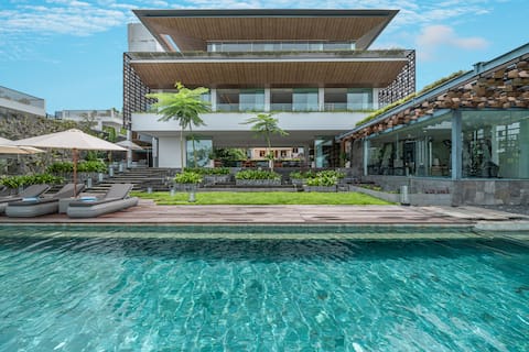 Beyond The Sea: Luxe Sea View Villa in Jimbaran
