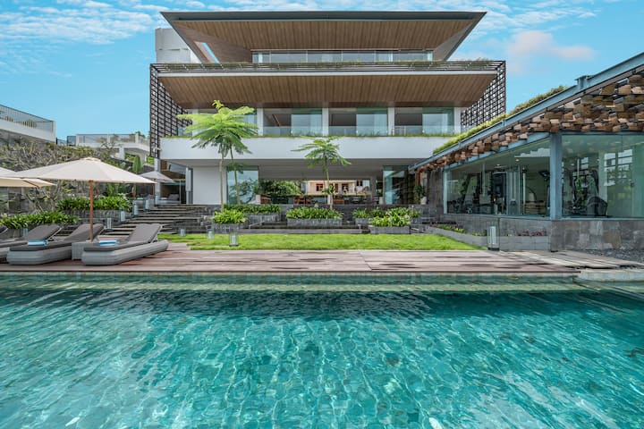 Beyond The Sea: Luxe Sea View Villa in Jimbaran