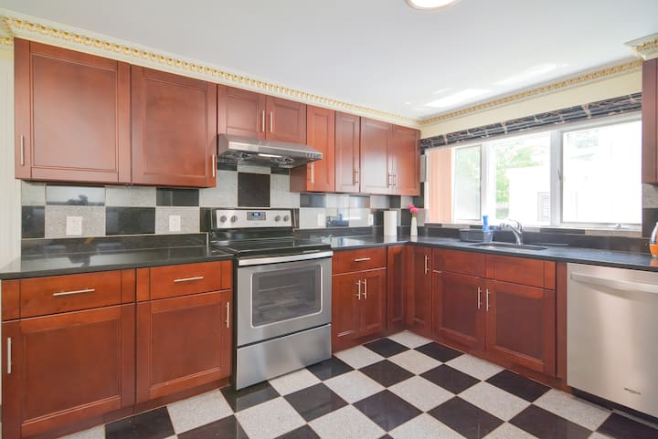 Quincy Apartment • Perfect For Family • Travelers - Quincy, MA