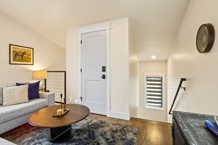 Modern Cottage Vibe | Springs Retreat + Hot Tub - Colorado Springs, CO