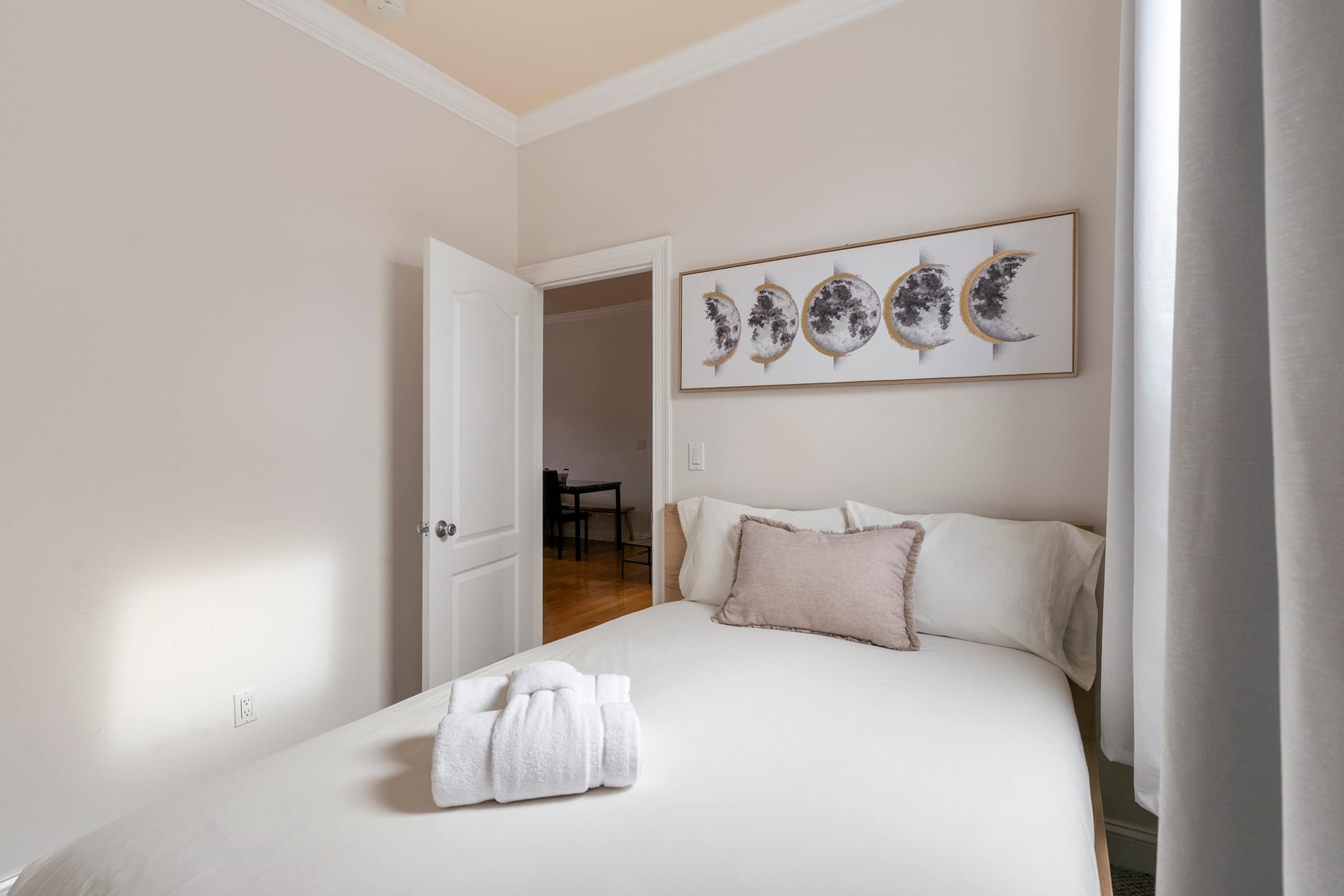 Home in San Francisco · ★4.89 · 2 bedrooms · 2 beds · 1 bath - Image 15